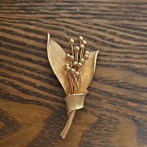Vintage Gold Tone Kramer Brooch